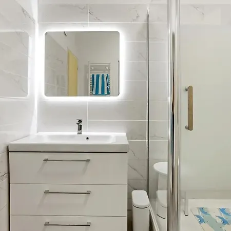 Appartement Centre Ville, Parking, 2 Min Gare Saint-Raphaël